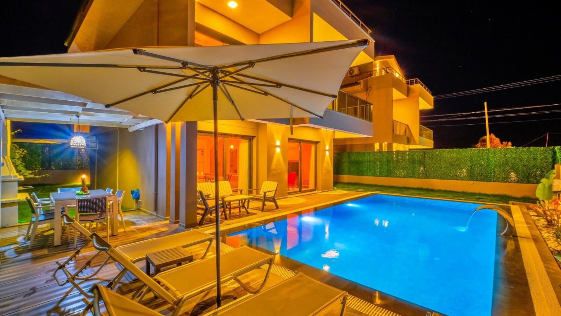 4 Bedroom - 3047 *
