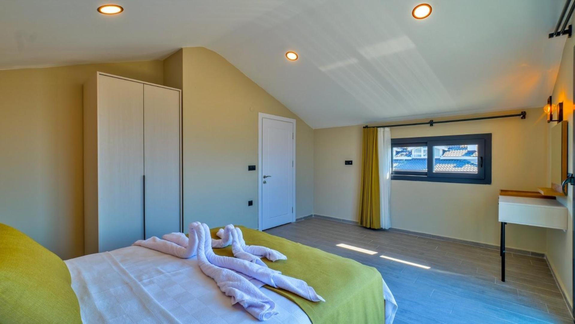 4 Bedroom - 9269 *