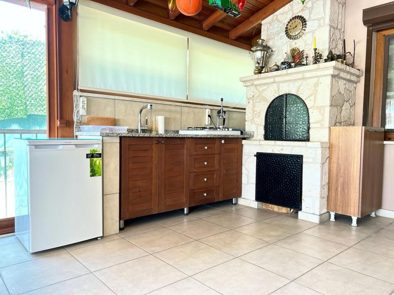 Centrally Located Very Large W Pool Jakuz And Car Park Villa *