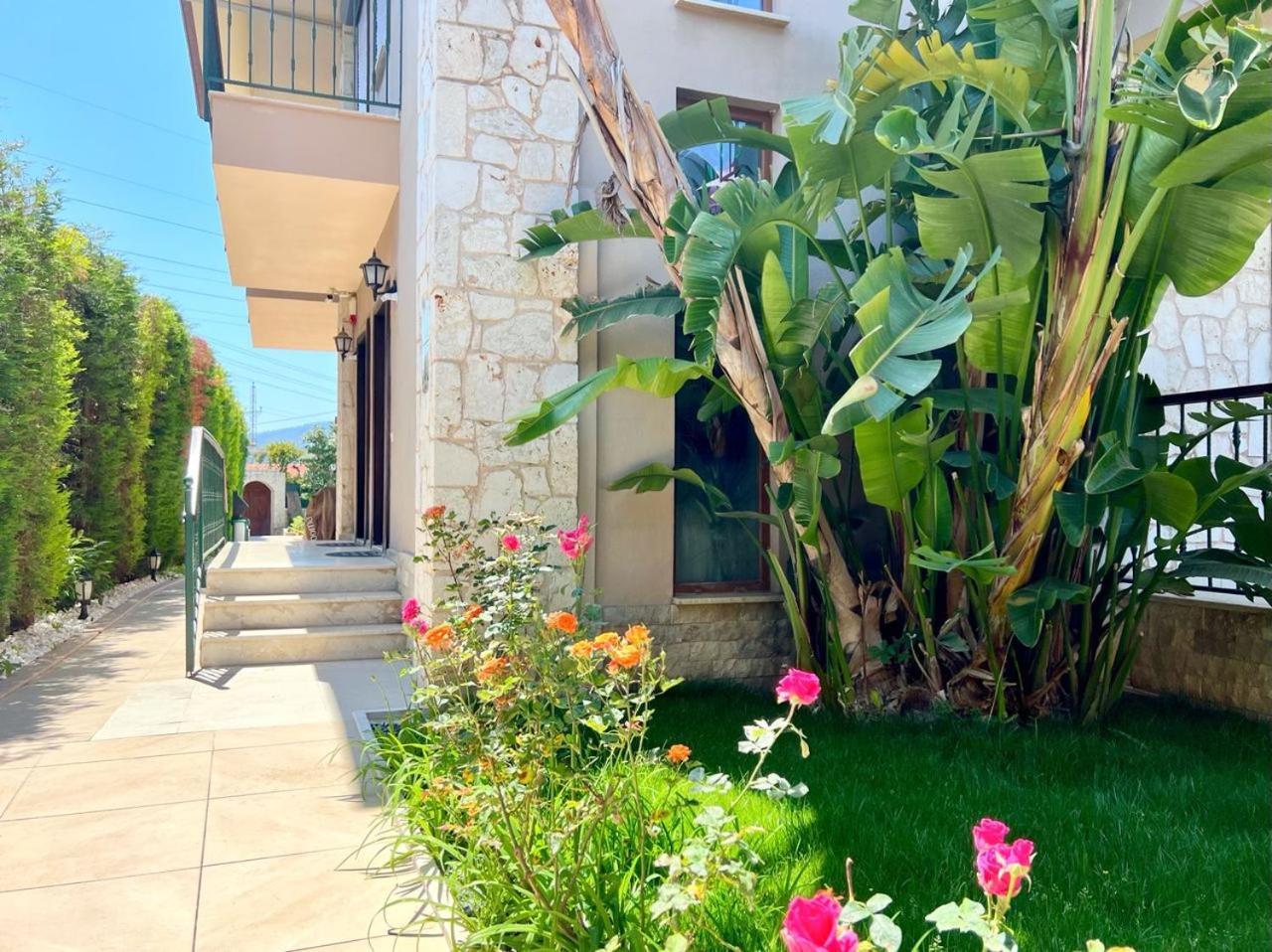 Centrally Located Very Large W Pool Jakuz And Car Park Villa Fethiye