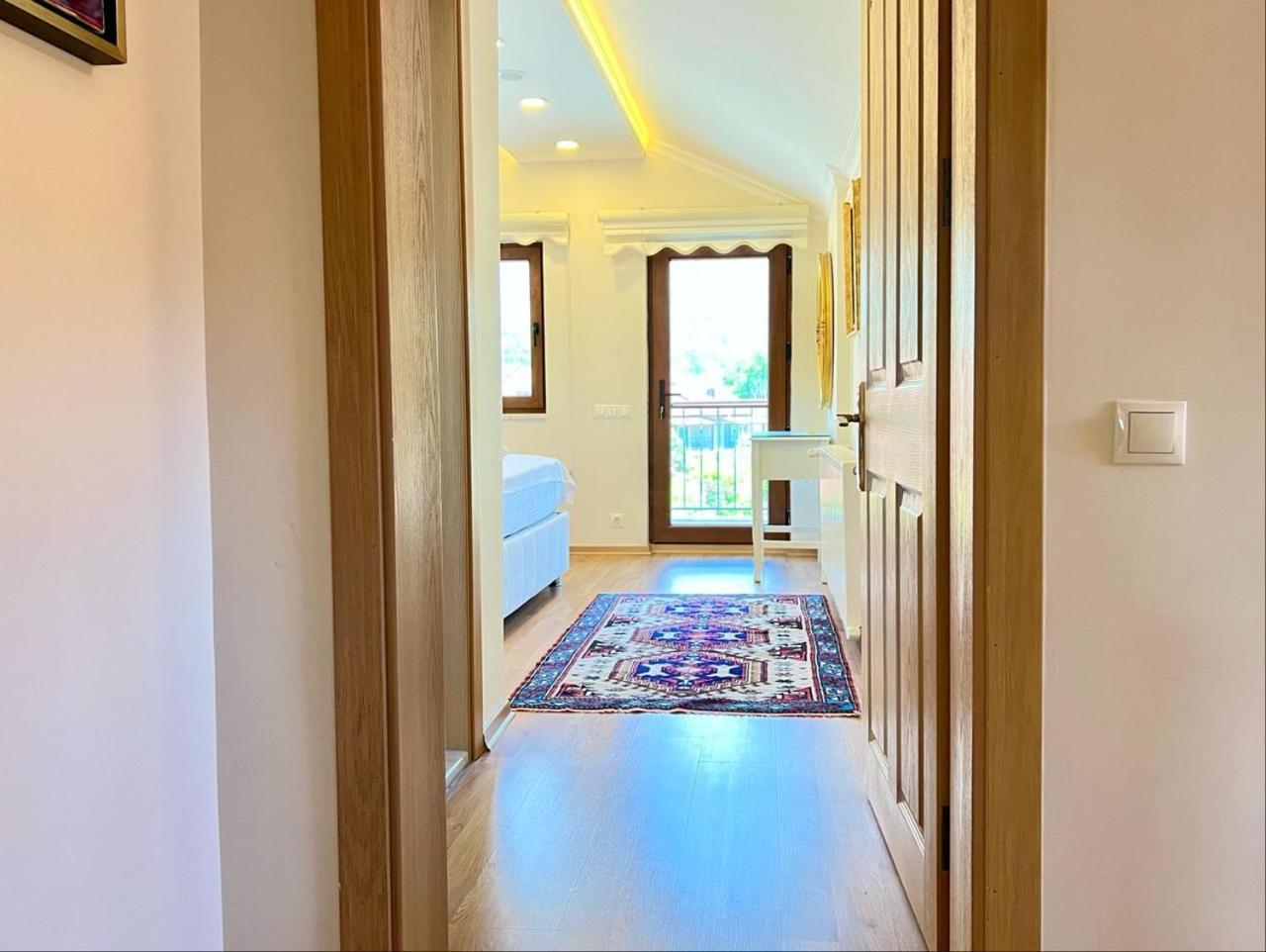 Centrally Located Very Large W Pool Jakuz And Car Park Villa Fethiye