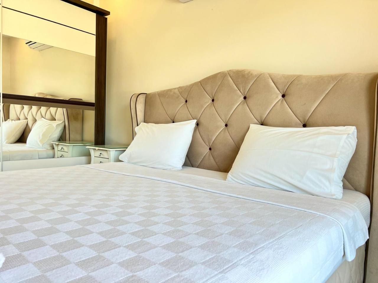 Centrally Located Very Large W Pool Jakuz And Car Park Villa Fethiye