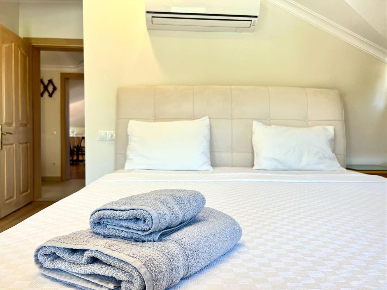 Villa Centrally Located Very Large W Pool Jakuz And Car Park Fethiye