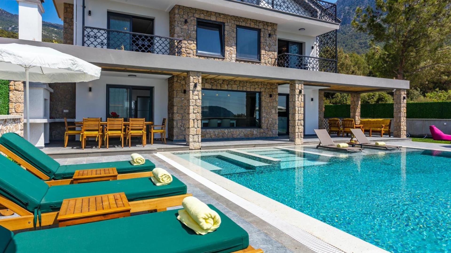 Oludeniz 4 Bedroom - 9318 Villa Fethiye