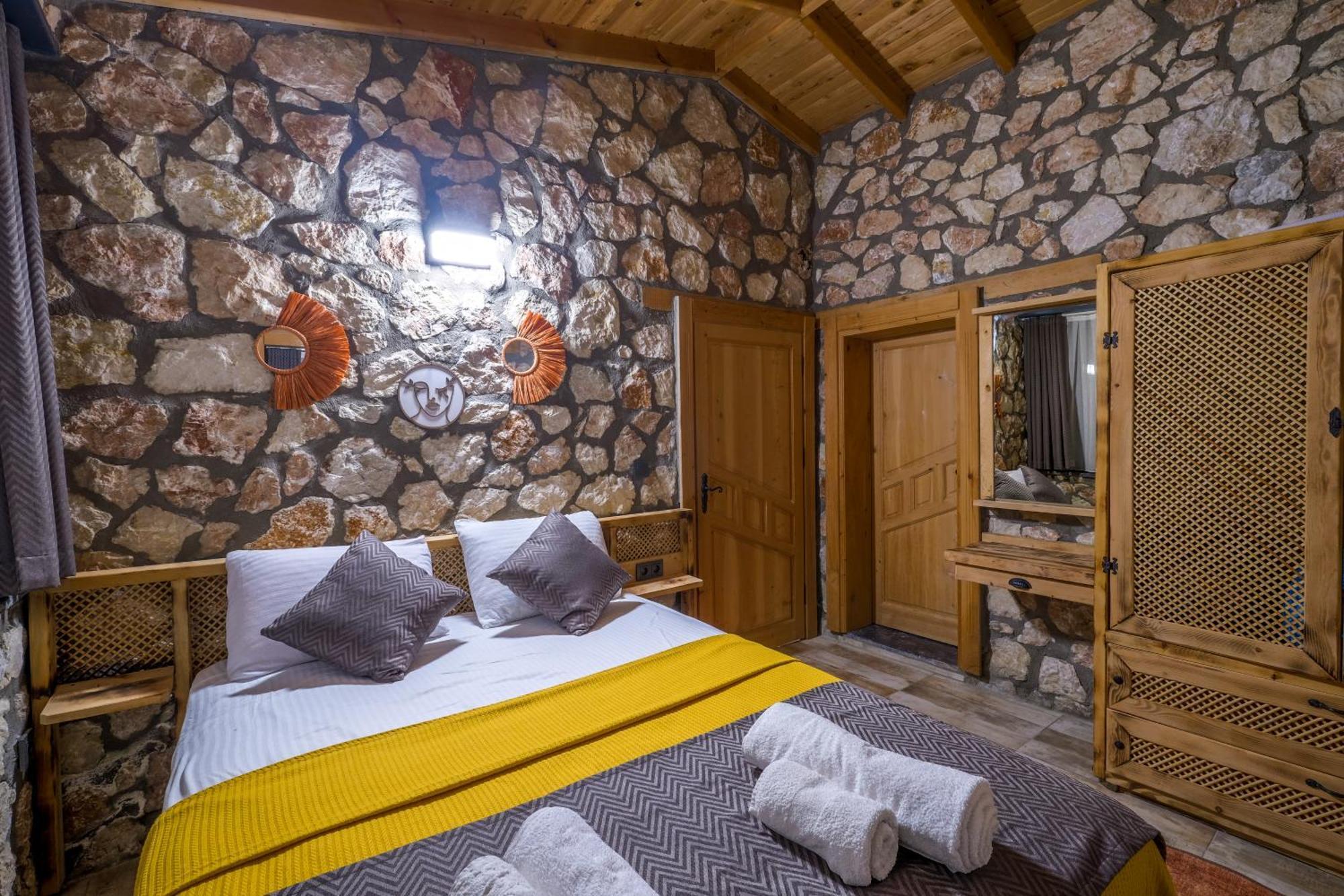 Lueks Dinlenme Selale Kaydirak Havuzu Manzaralar Villa Fethiye
