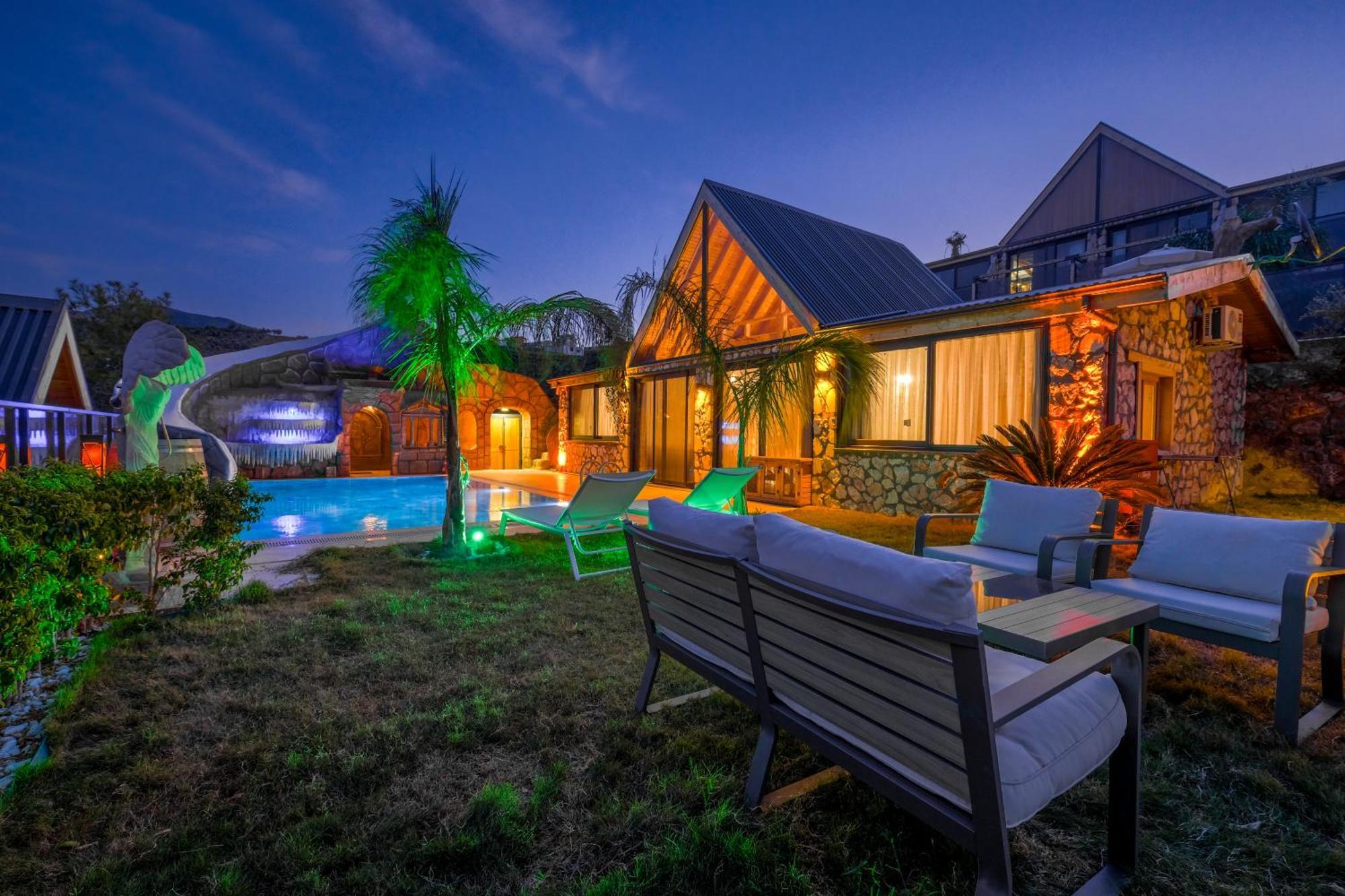 Lueks Dinlenme Selale Kaydirak Havuzu Manzaralar Villa Fethiye