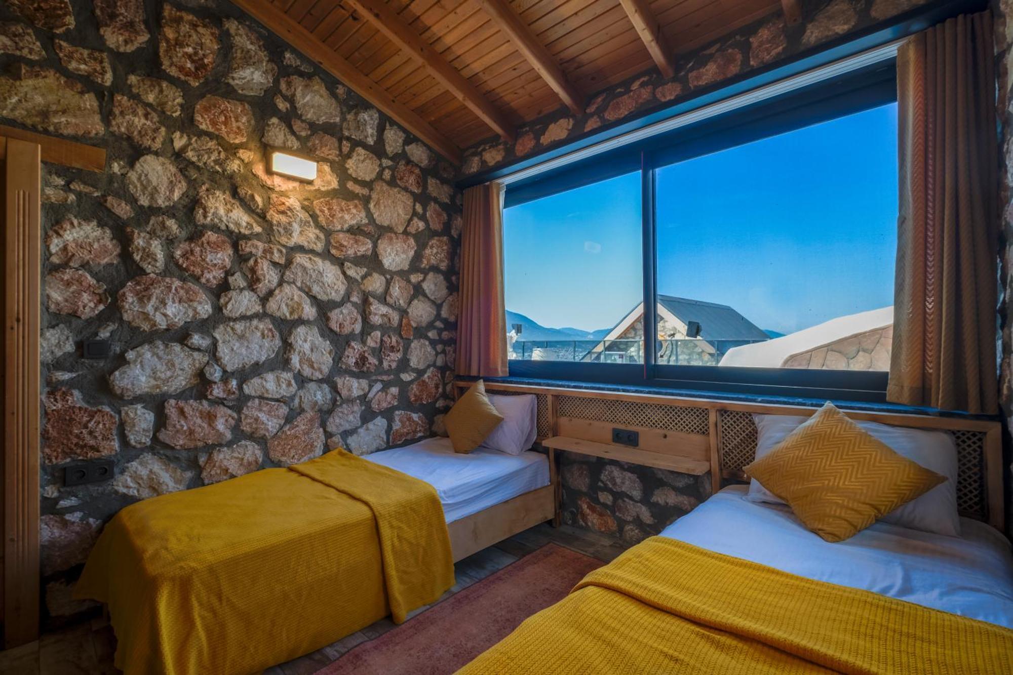 Lueks Dinlenme Selale Kaydirak Havuzu Manzaralar Villa Fethiye