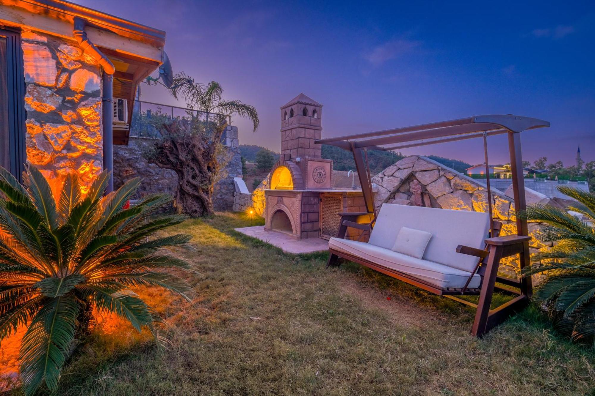 Lueks Dinlenme Selale Kaydirak Havuzu Manzaralar Villa Fethiye