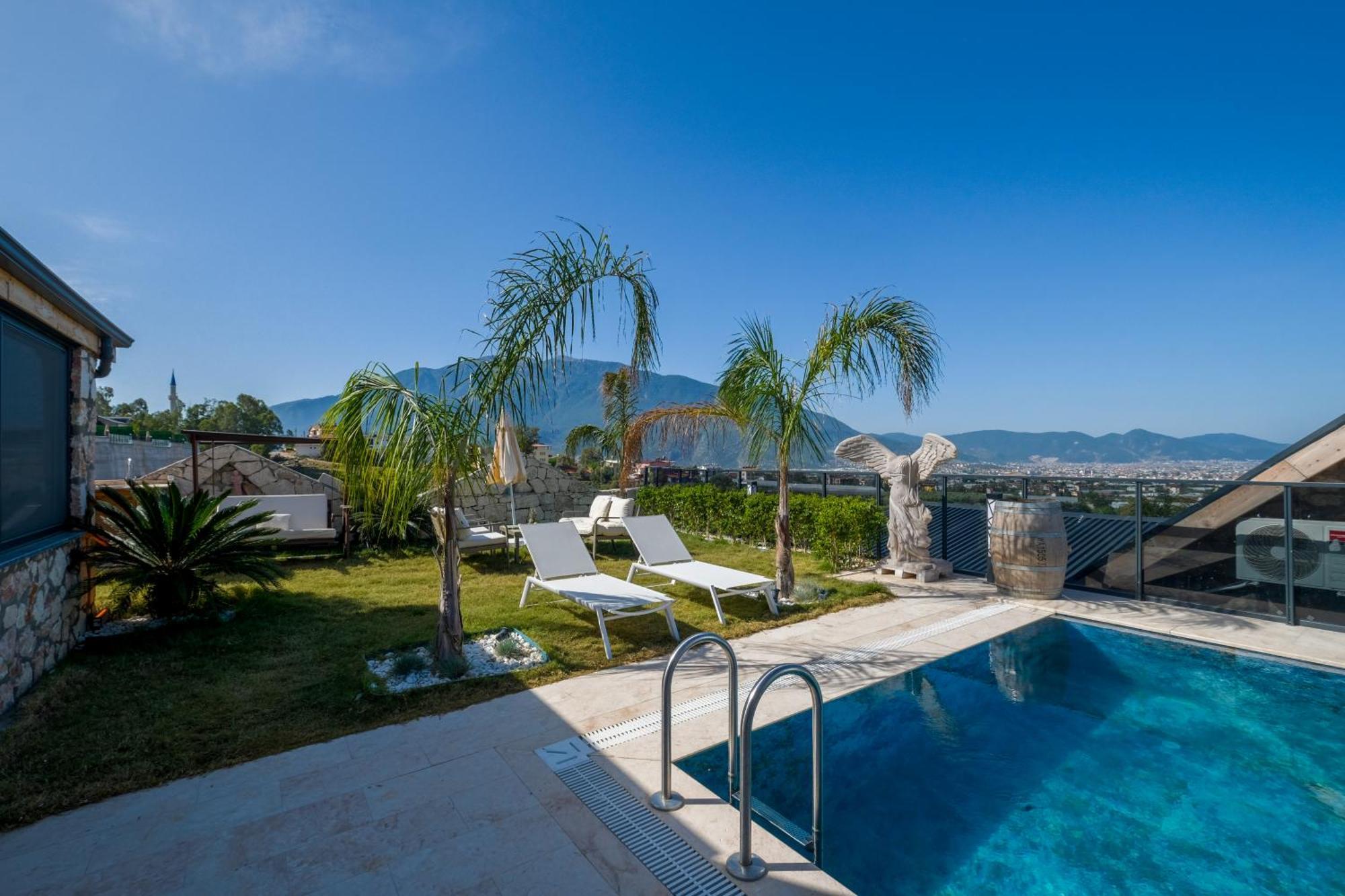 Lueks Dinlenme Selale Kaydirak Havuzu Manzaralar Villa Fethiye