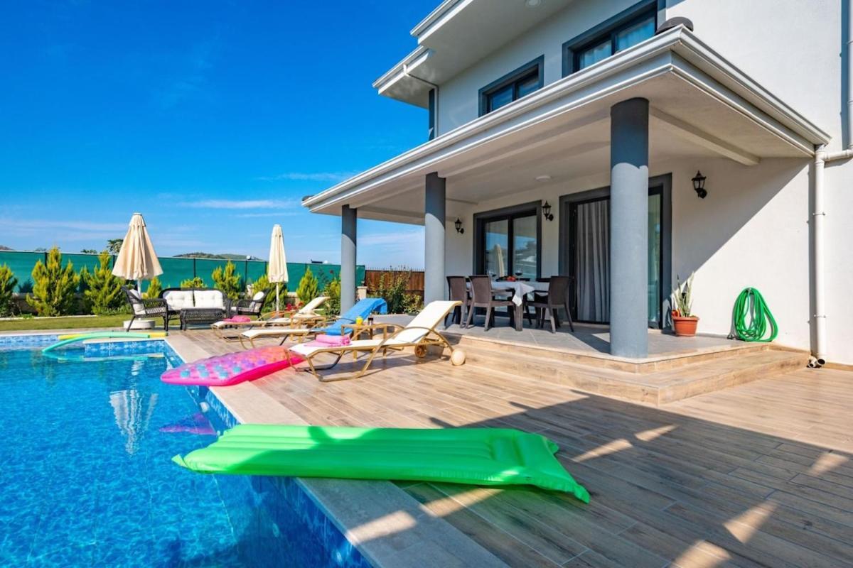 Olive Oyl - With Private Pool For 6 People In Hisaronue Villa