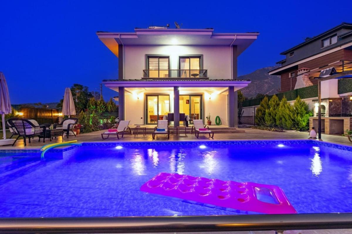 Olive Oyl - With Private Pool For 6 People In Hisaronue Villa *