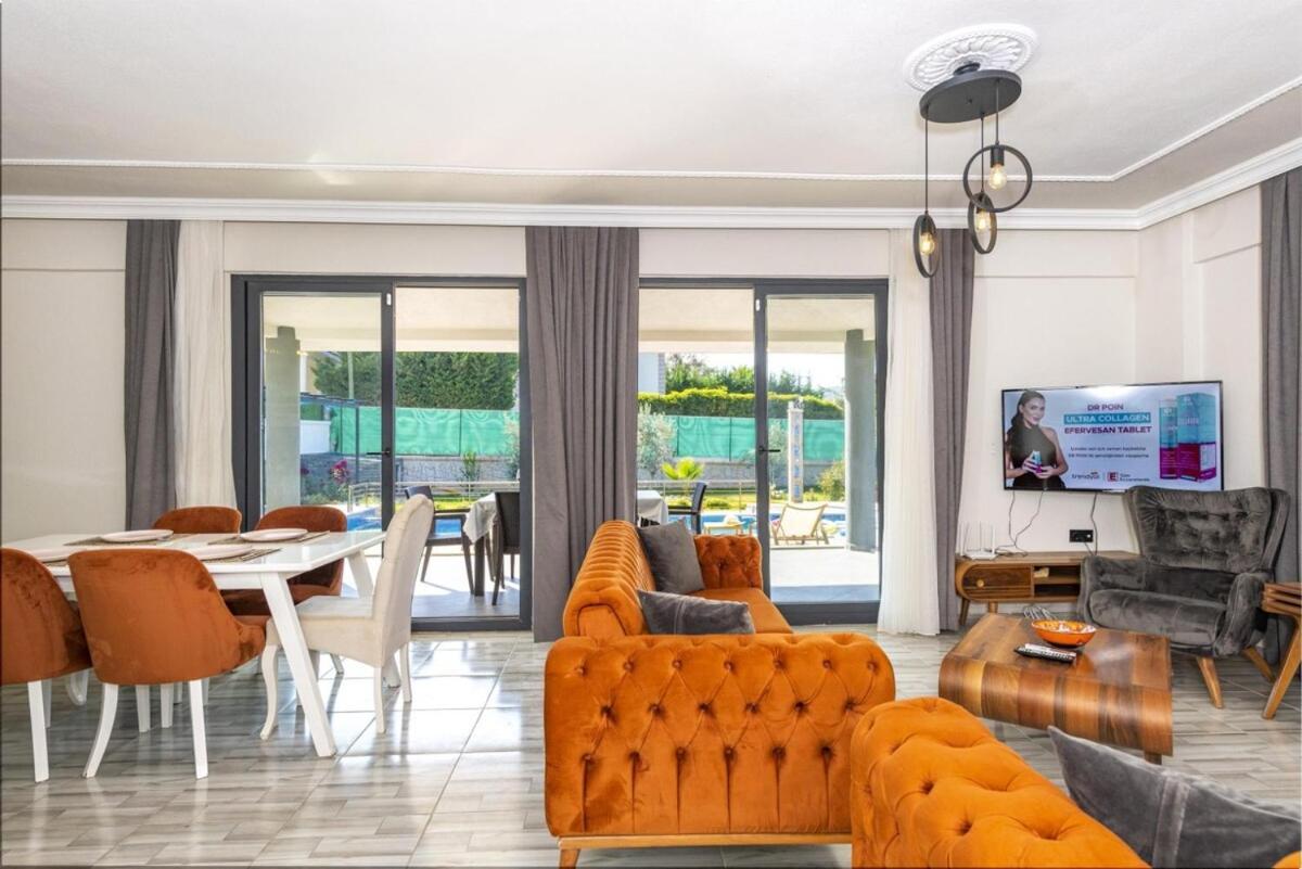 Olive Oyl - With Private Pool For 6 People In Hisaronue *
