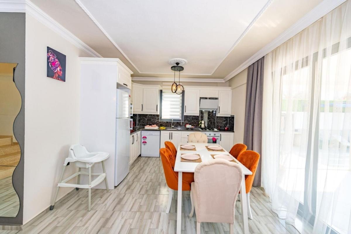 Olive Oyl - With Private Pool For 6 People In Hisaronue Villa