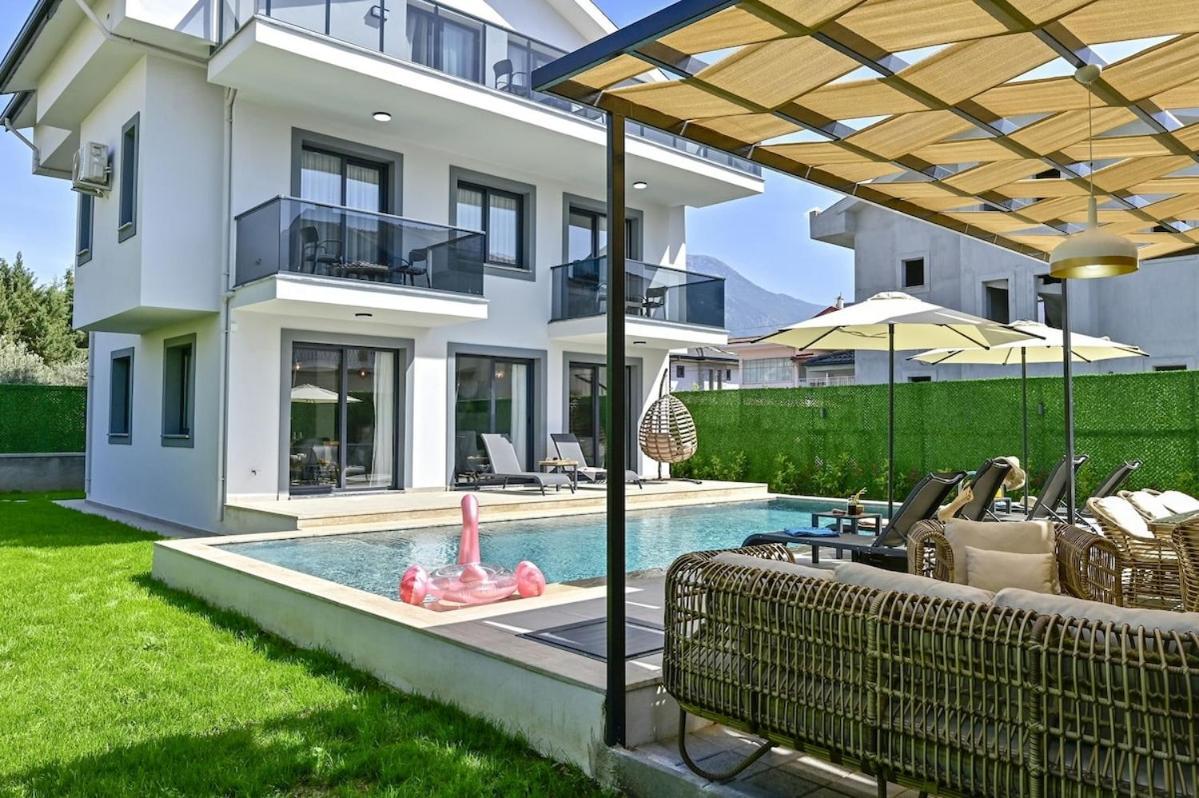 Bendis - For 8 People In The Center Of * Fethiye