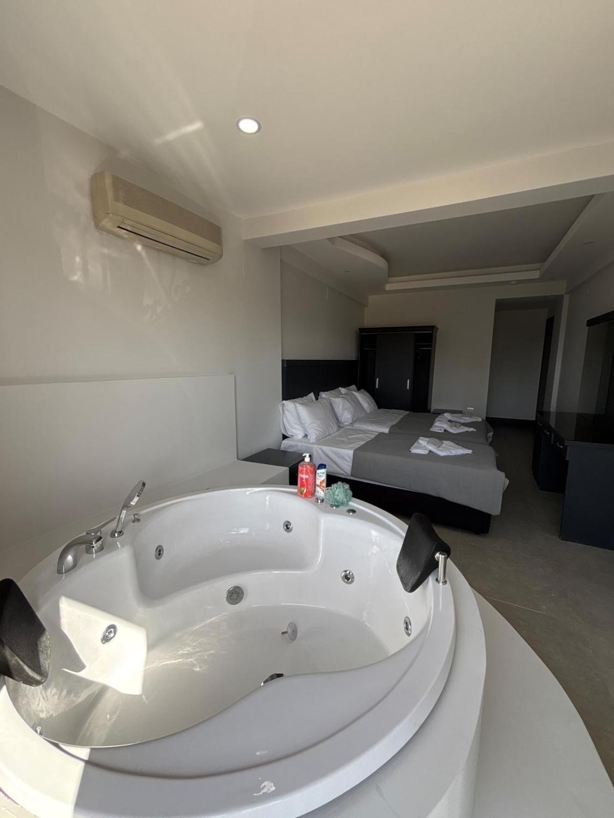 With Jacuzzi And Pool 10 Minutes From The Deadsea