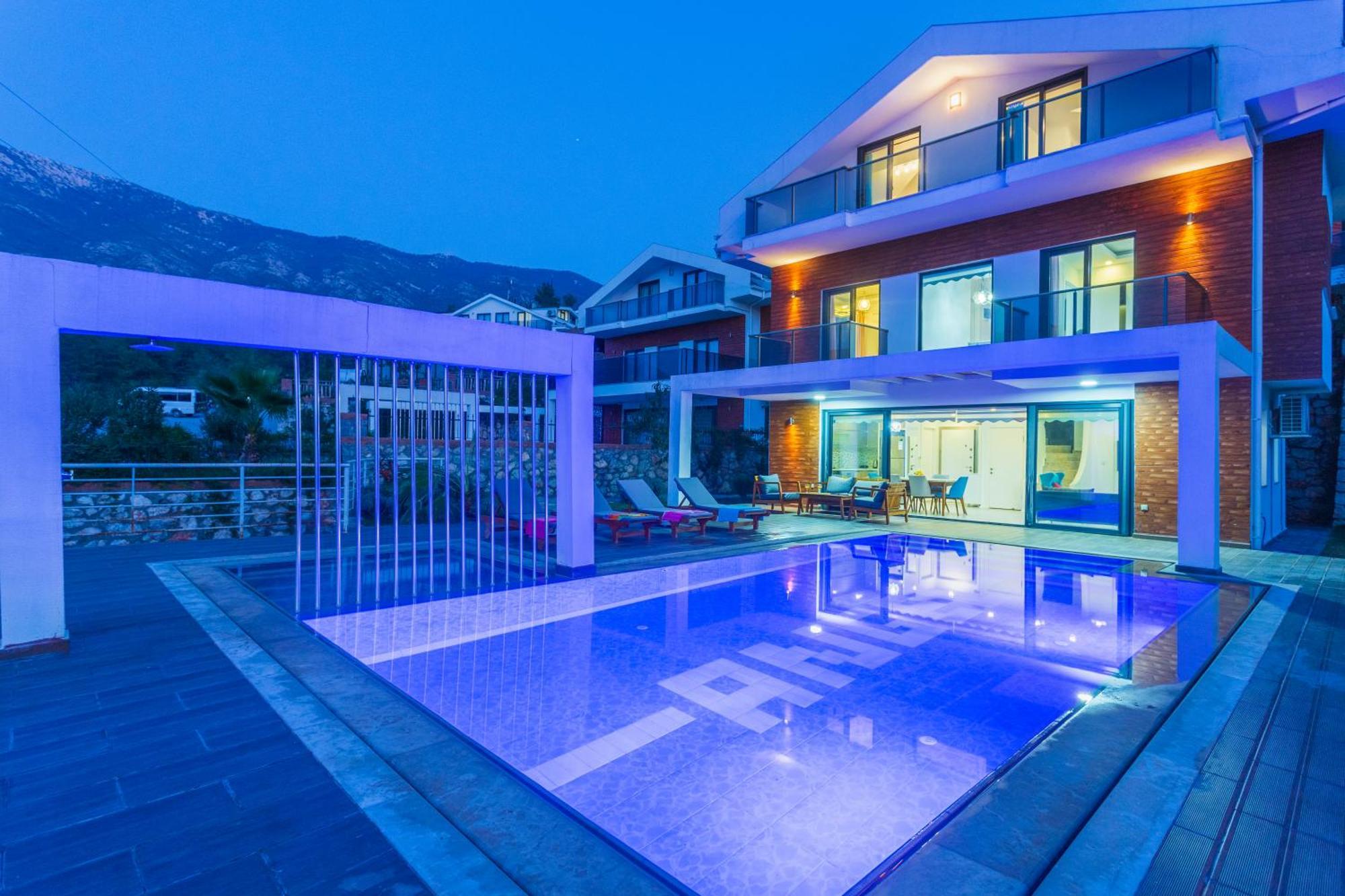 Celebrity E Villa