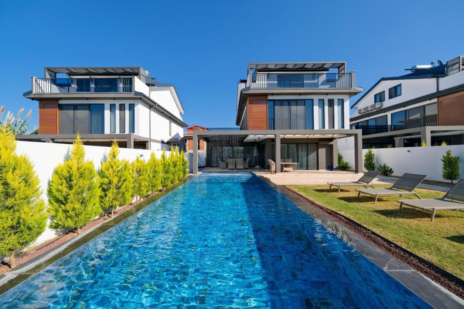 Villa Royal-1 *