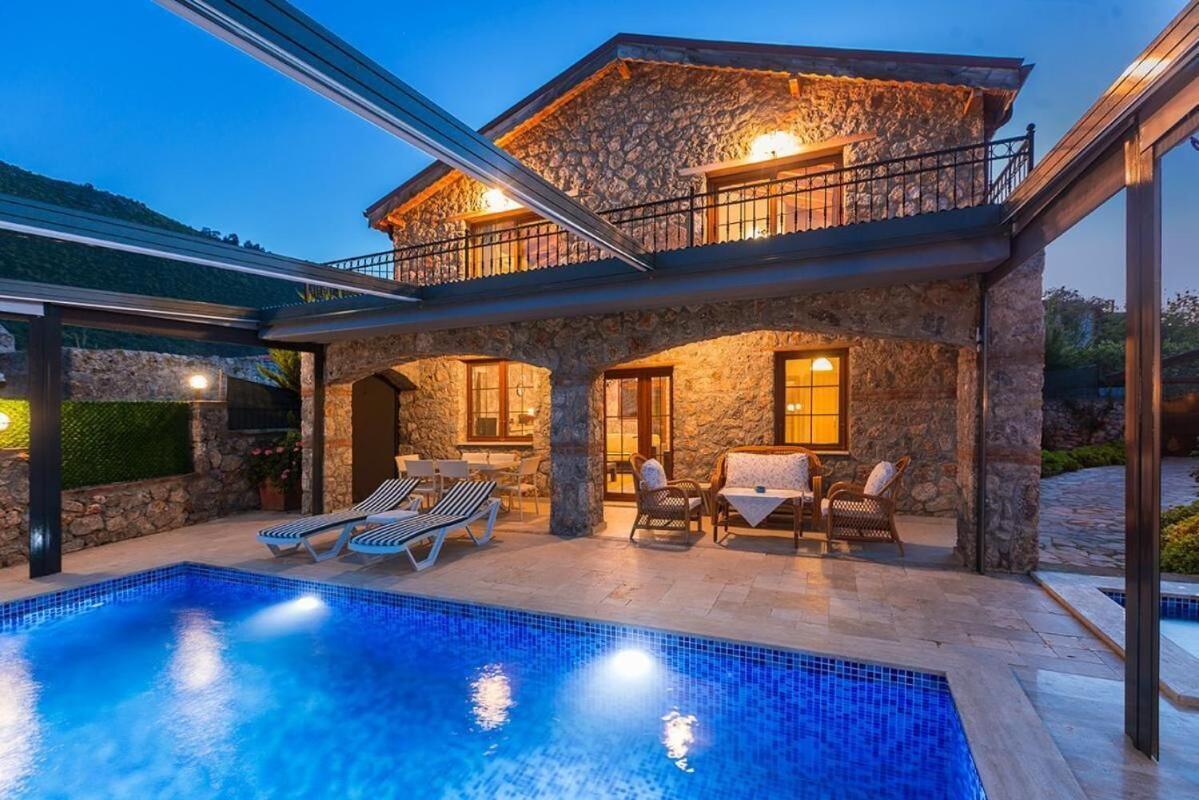 Ege Stone Korunakli Ve Isitmali Havuz Jakuzi Villa Fethiye