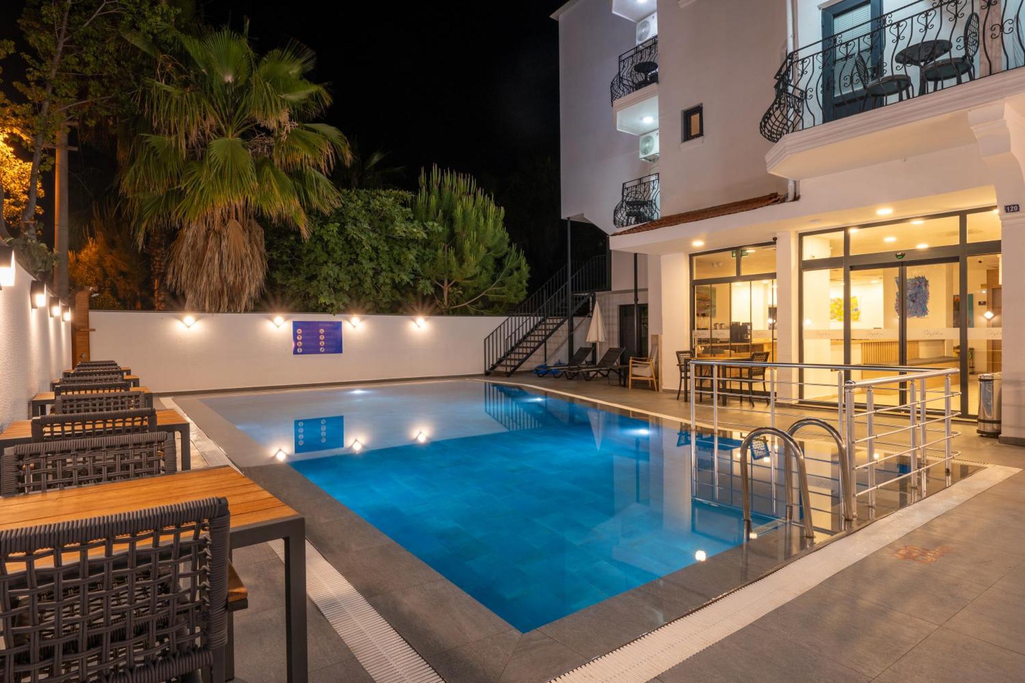 Skykhan Hotel *