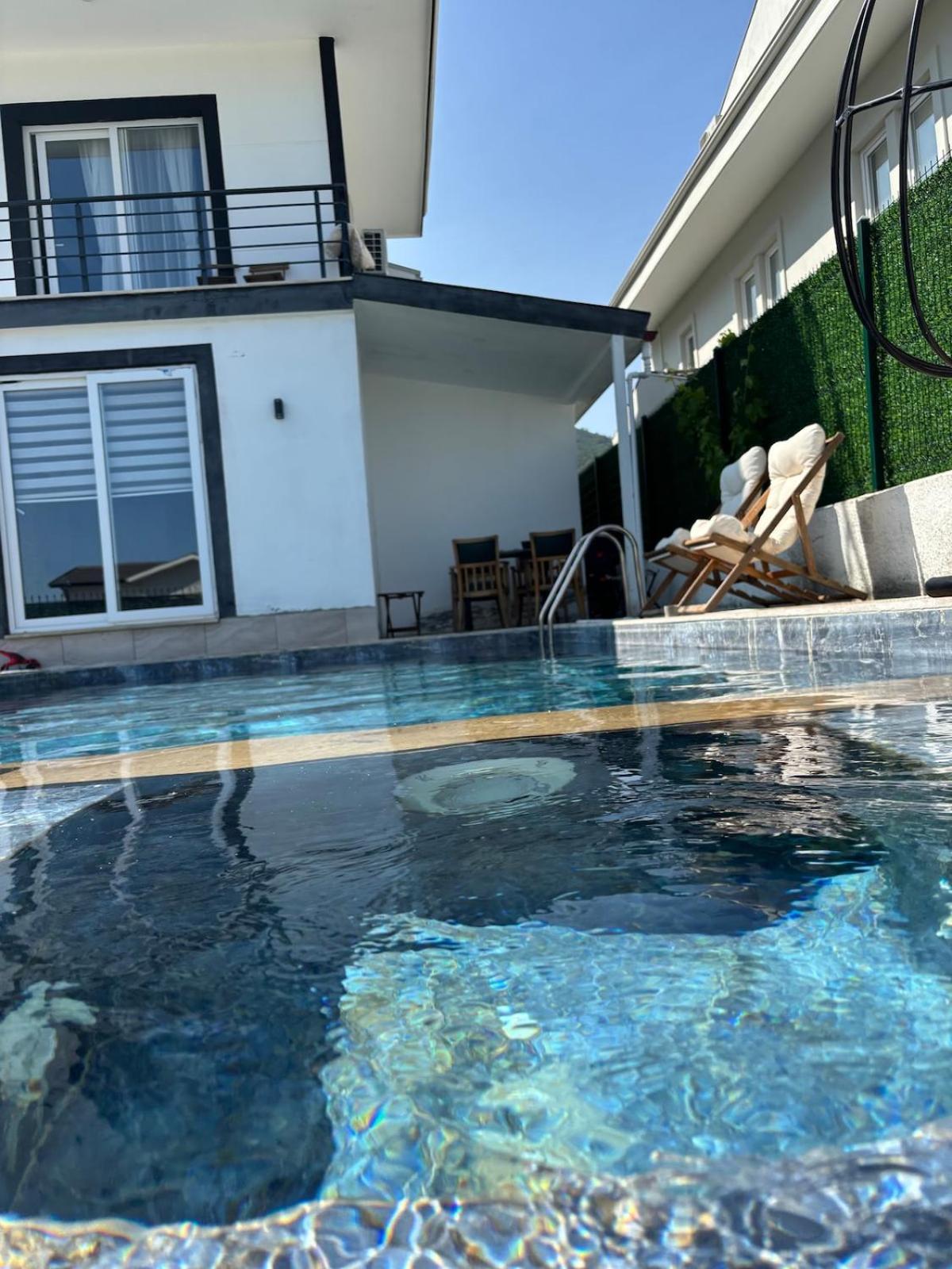 Villa Villa *