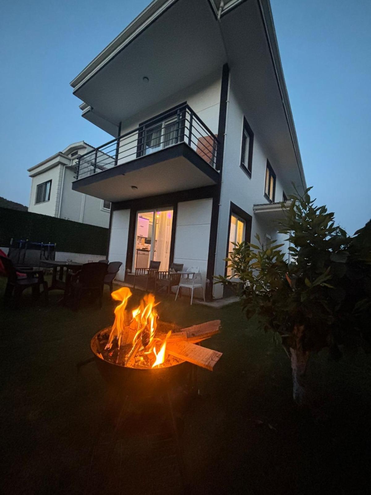 Villa Villa *