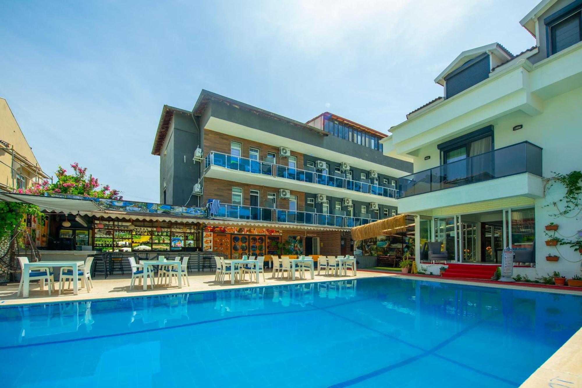 Hotel Garden Alis *