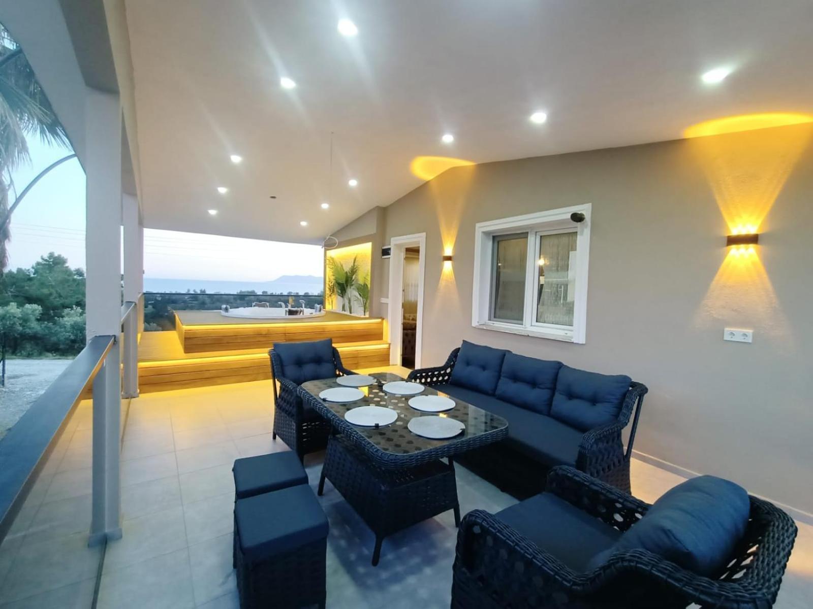 Jakuzili Deniz Manzarali Fethiye