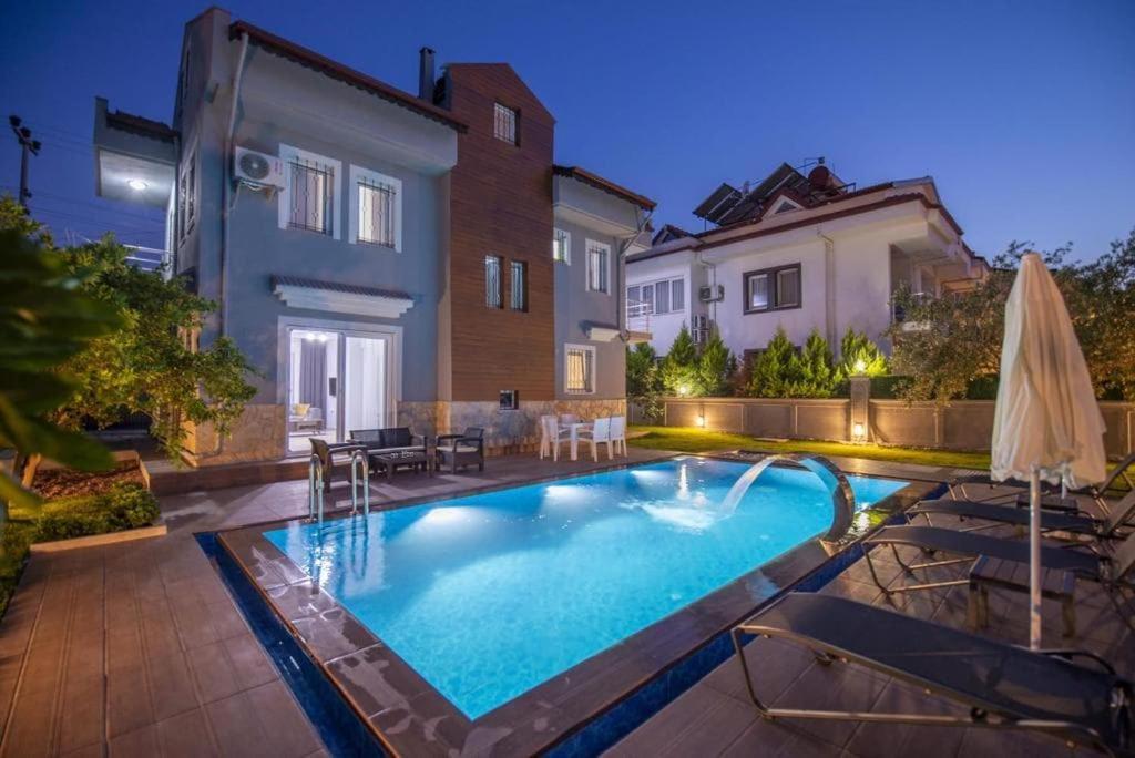Anemon, * Fethiye