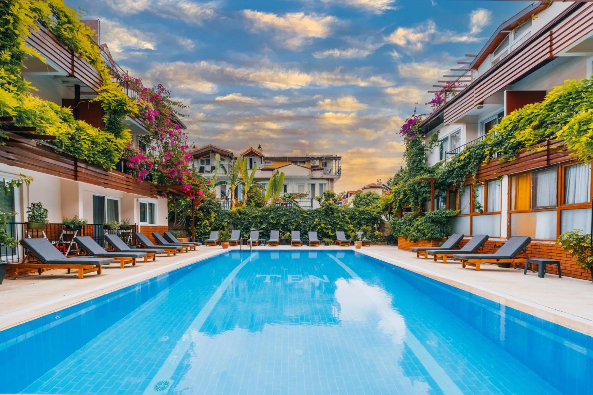 Ten Apart Hotel 3*