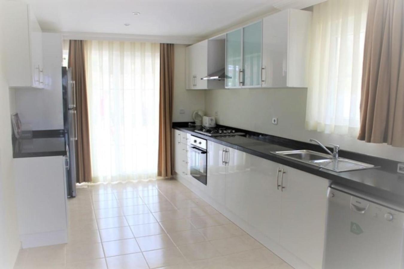Emerald 9, Large 3 Bed, 3 Ensuite