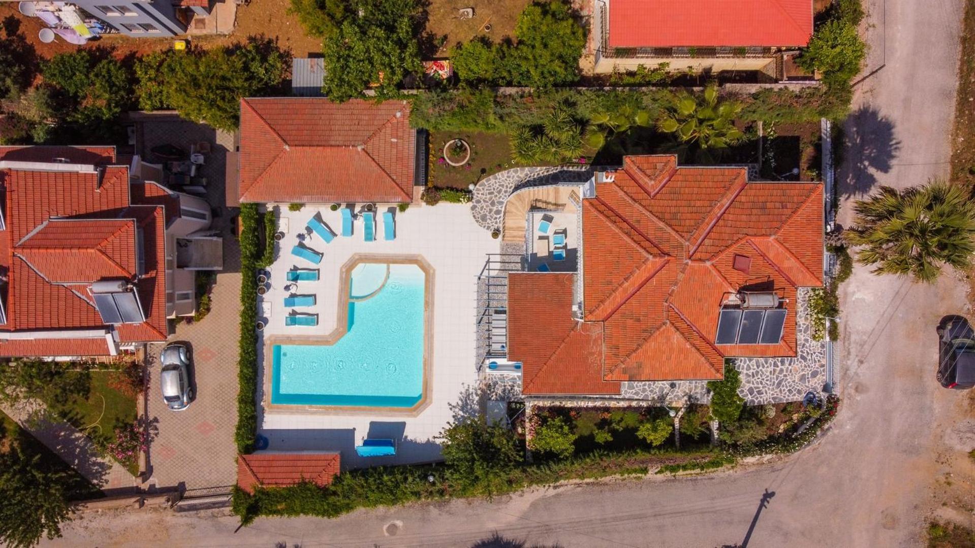 Lorraine By Solo At Hisaroenue Villa