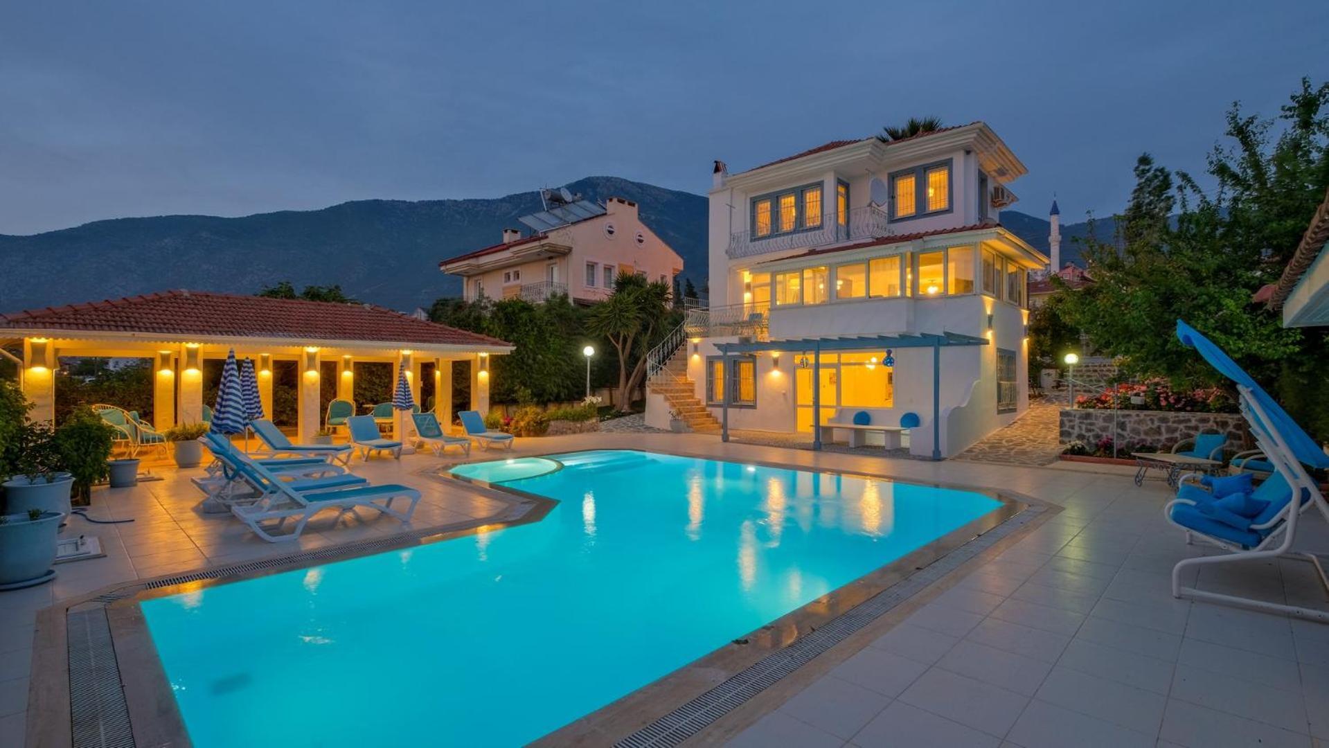 Lorraine By Solo At Hisaroenue Villa
