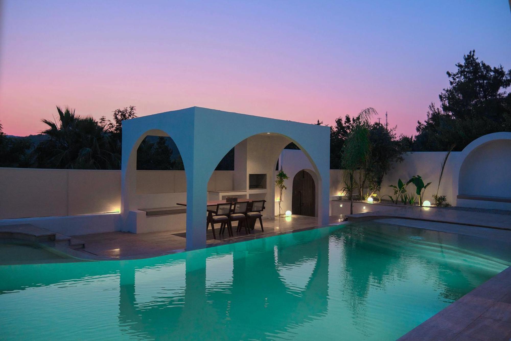 Neox With 2 Pools, Jacuzzi, Sauna & Minigolf *