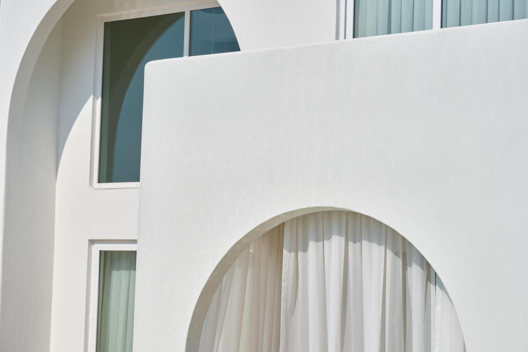 Neox With 2 Pools, Jacuzzi, Sauna & Minigolf