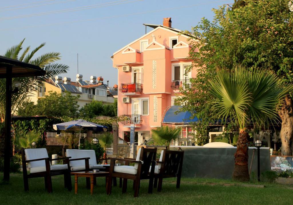 Yuecel Hotel