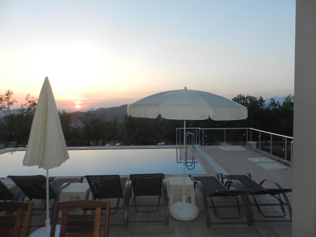 New Age Oleander And Meander Villa *