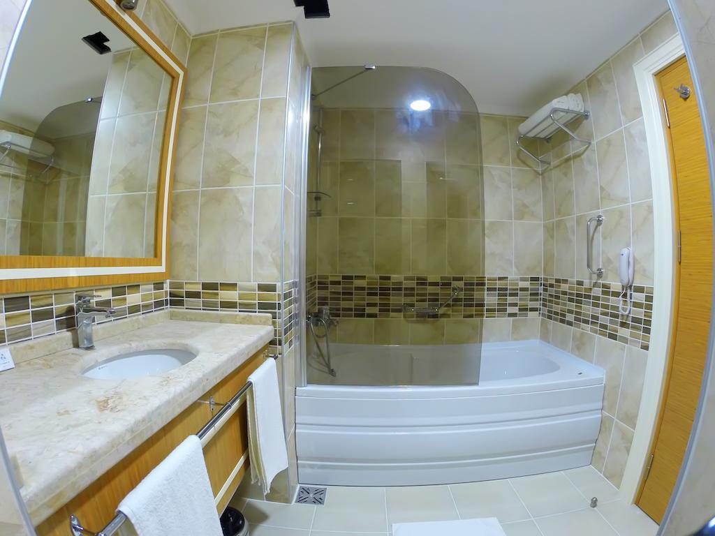 Malahit Exclusive 2*