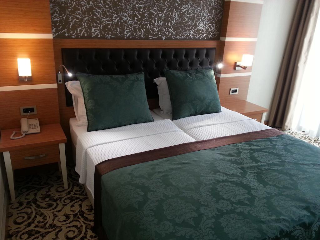 Malahit Exclusive 2*