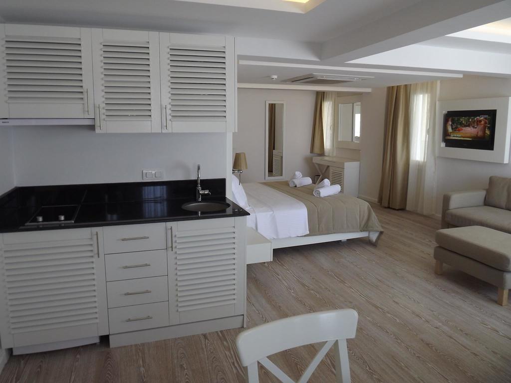 Hotel Alesta Yacht 4*