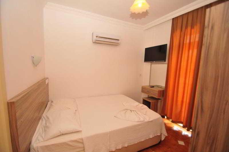 Anna Aparthotel 3*