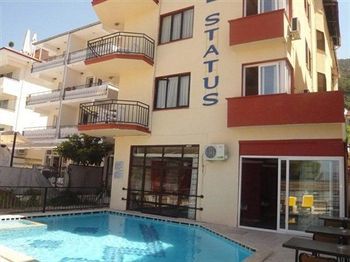 Otel Status 2*