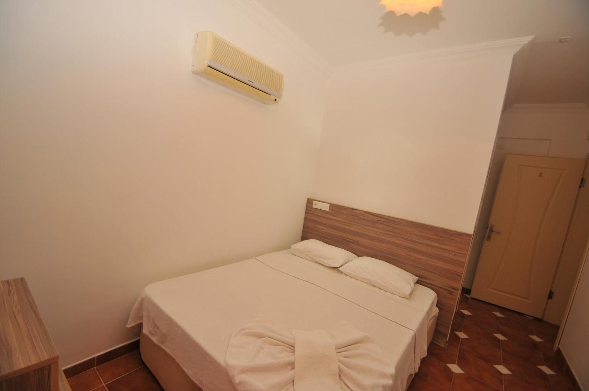 Anna Aparthotel 3*