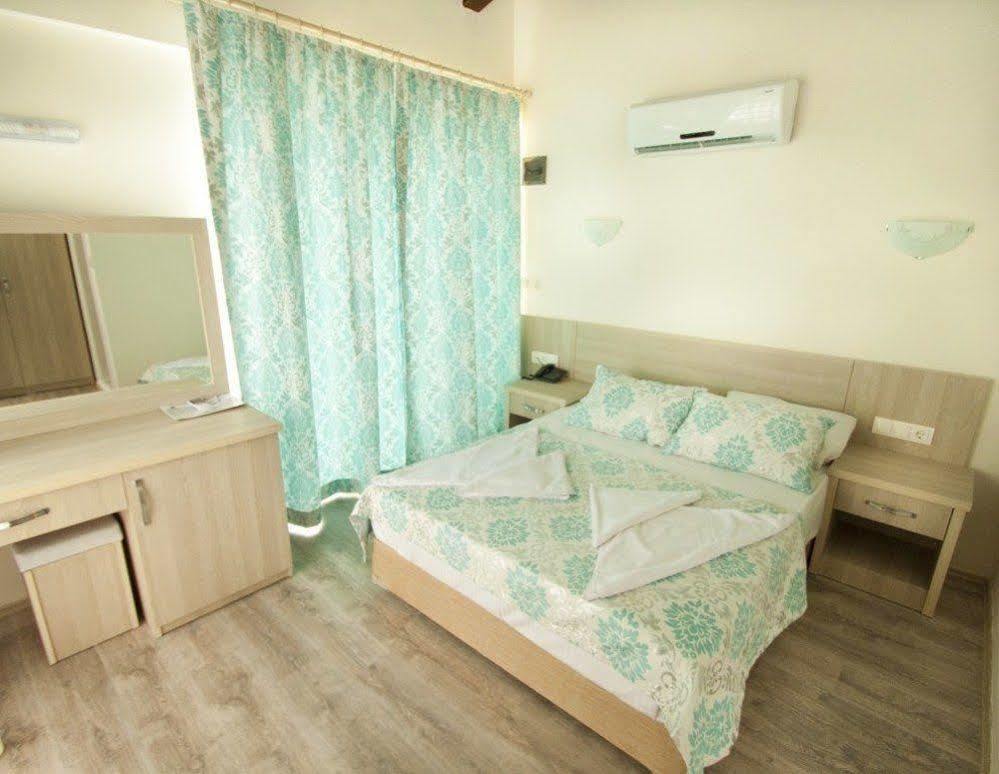 Flora Palm 4*
