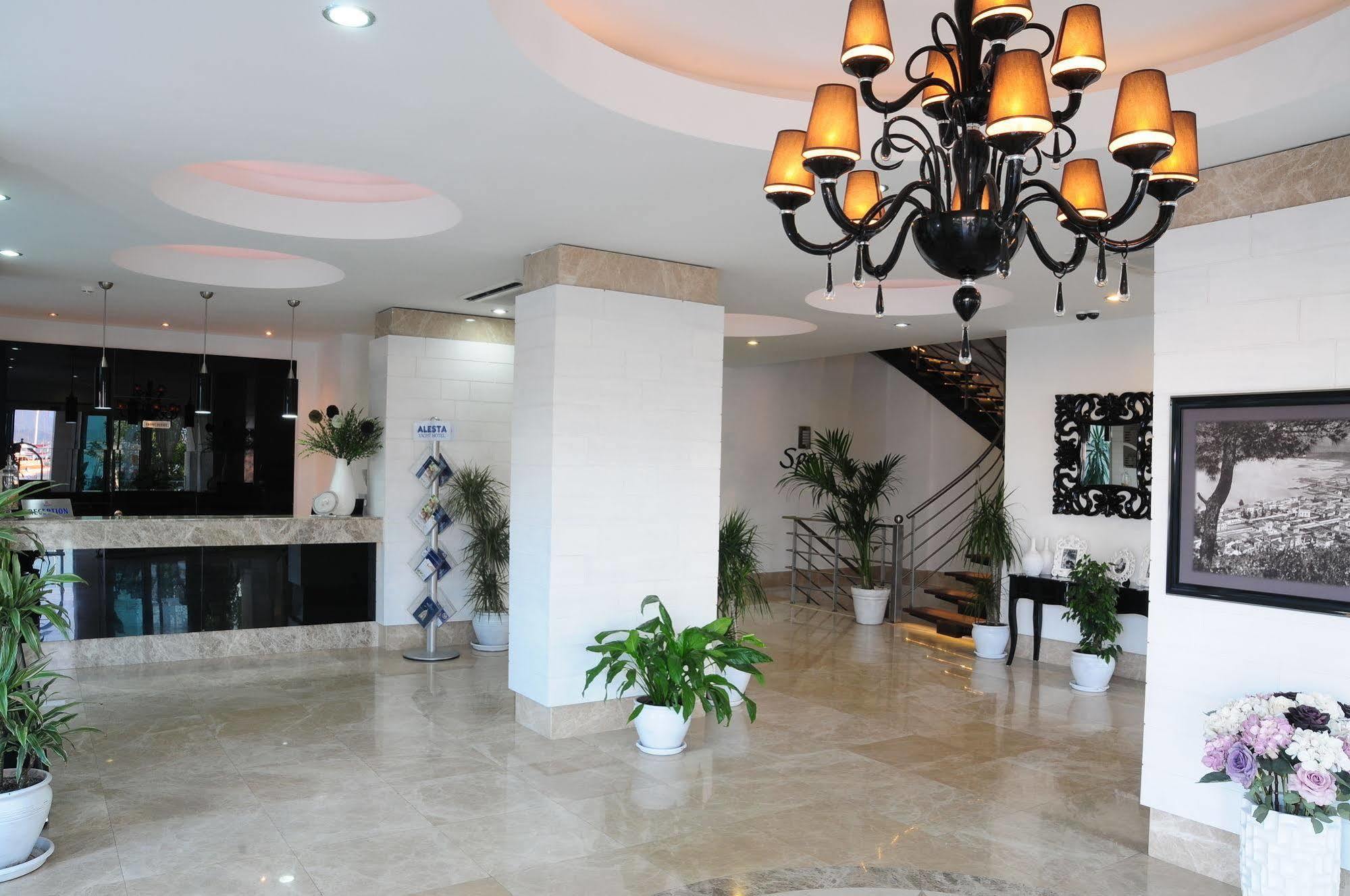 Hotel Alesta Yacht