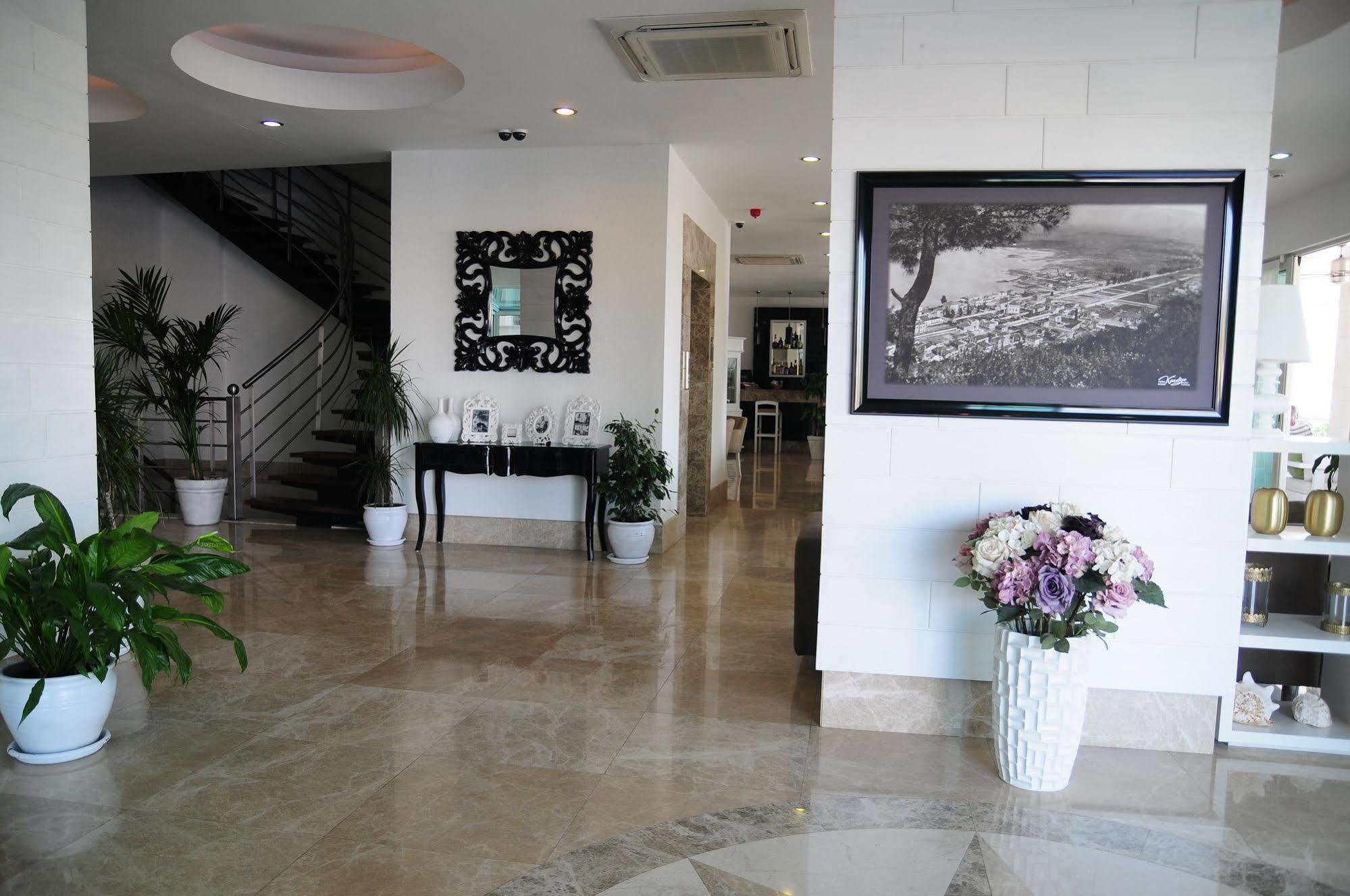 Hotel Alesta Yacht