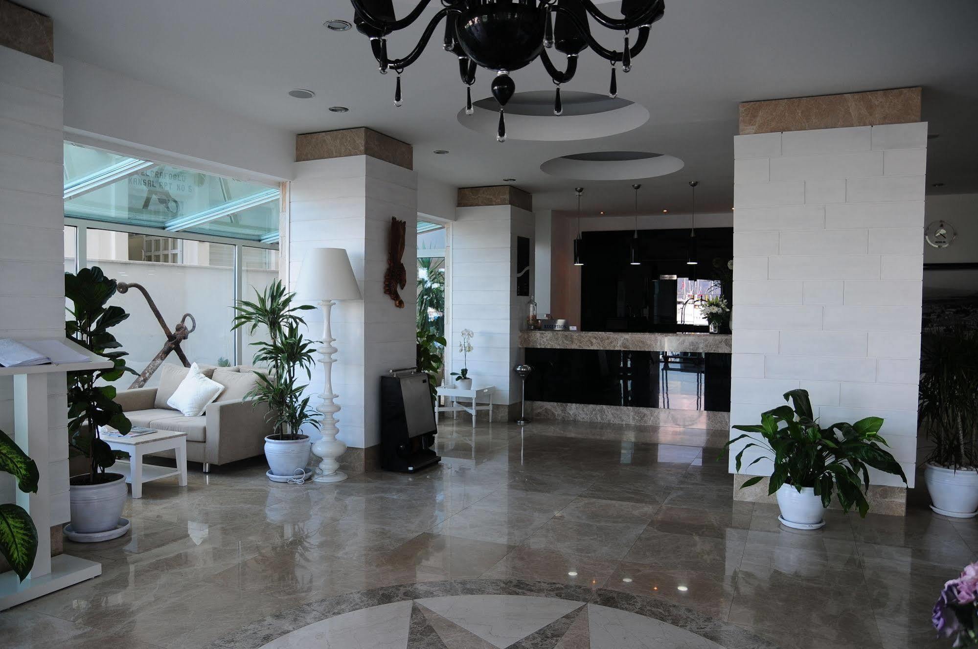 Alesta Yacht 4*