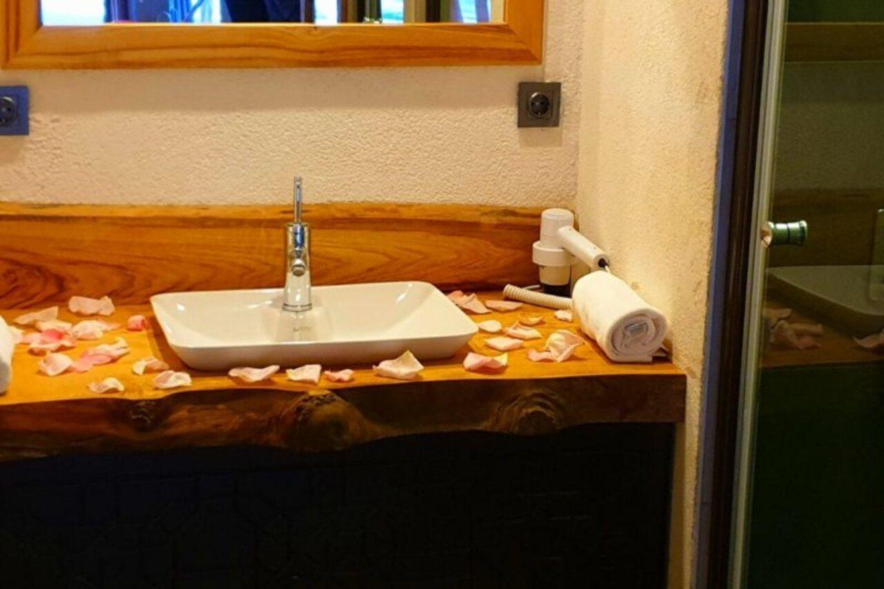 Suna Village & Hotel 3*