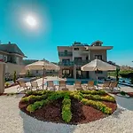 Villa Ata1