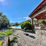 4 Bedroom - 3 Bathroom - 8 Person, Private Pool - Private 1000M2 Garden, Detached Villas, Unlimited Wifi - Free Parking