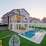 Villa Secil 2